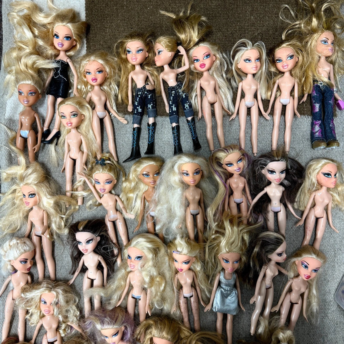 Bratz Doll Collection 300+ Fashion Dolls Boyz, Lil' Bratz, Kidz, Babyz