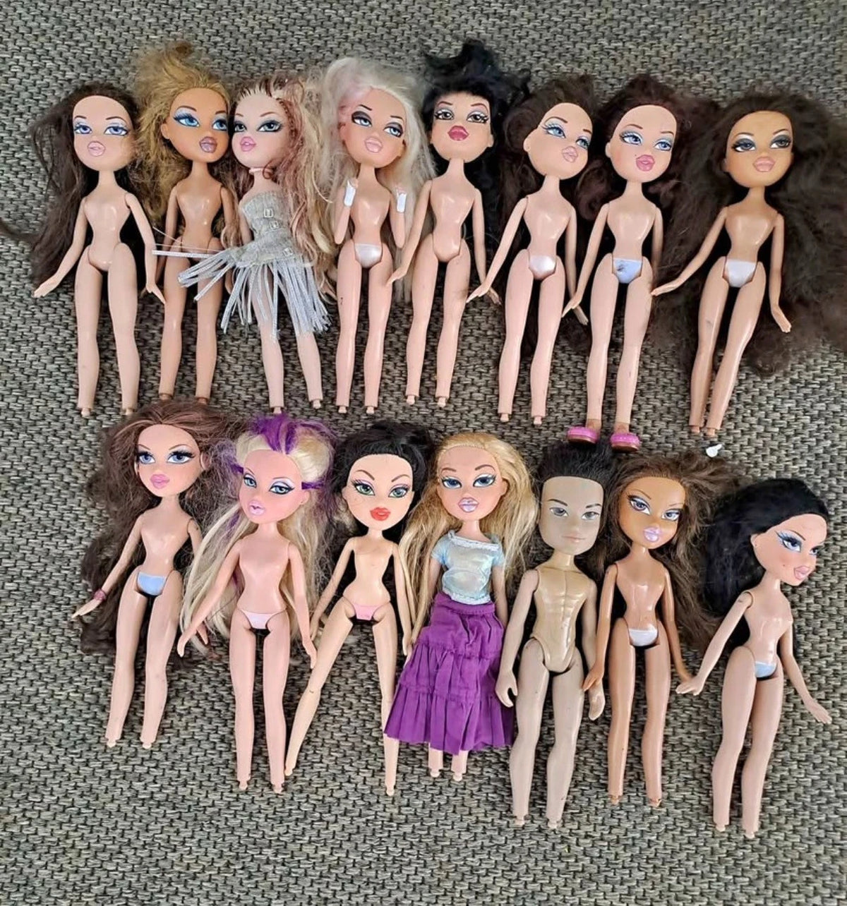 Bratz Doll Collection 300+ Fashion Dolls Boyz, Lil' Bratz, Kidz, Babyz