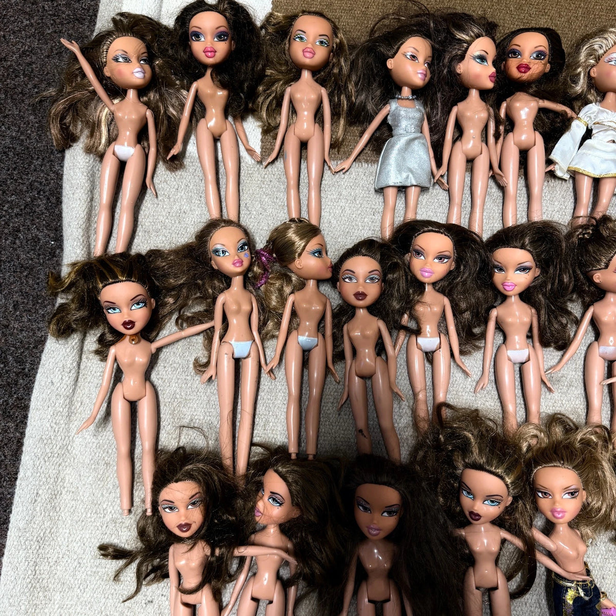 Bratz Doll Collection 300+ Fashion Dolls Boyz, Lil' Bratz, Kidz, Babyz