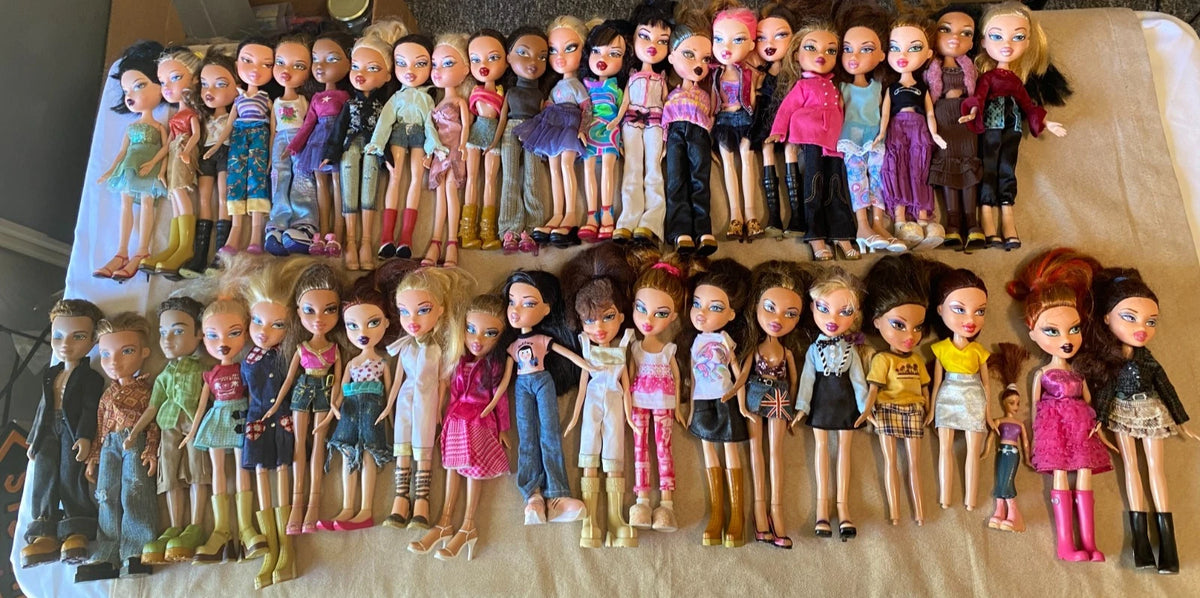 HUGE LOT BUNDLE 39 Bratz 2001 Girl Dolls 3 Bratz 2002 Boys and Tons of Clothes