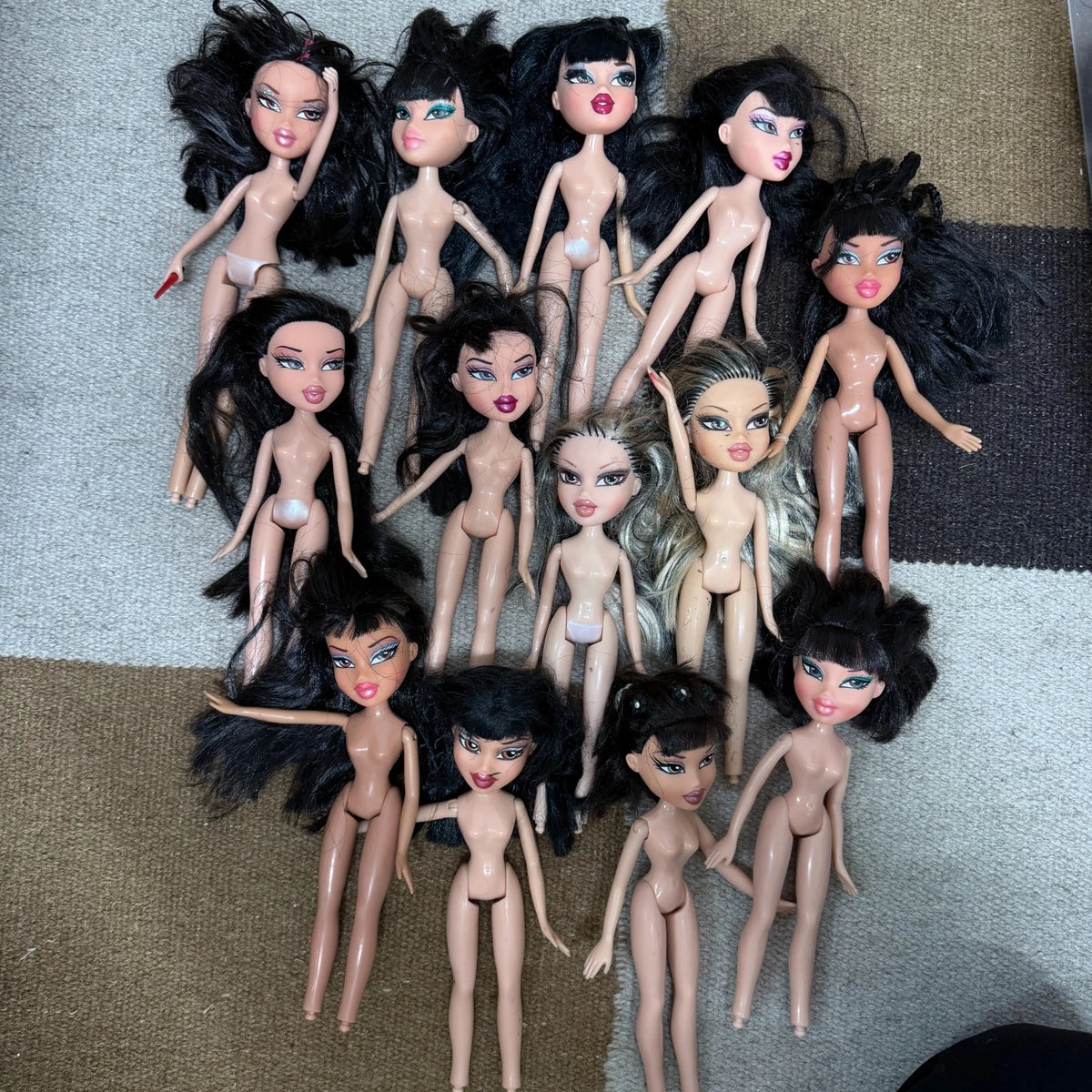 Bratz Doll Collection 300+ Fashion Dolls Boyz, Lil' Bratz, Kidz, Babyz