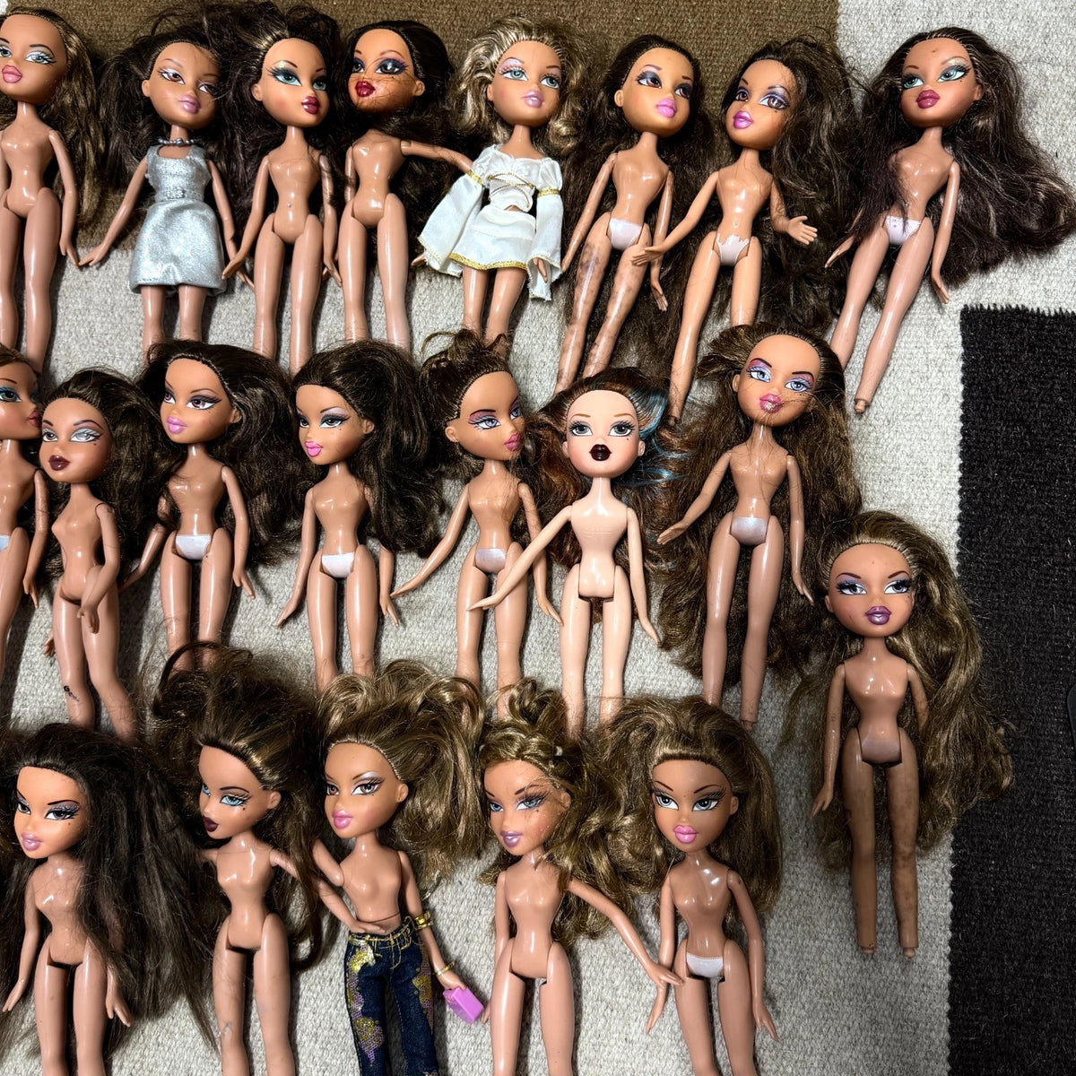 Bratz Doll Collection 300+ Fashion Dolls Boyz, Lil' Bratz, Kidz, Babyz