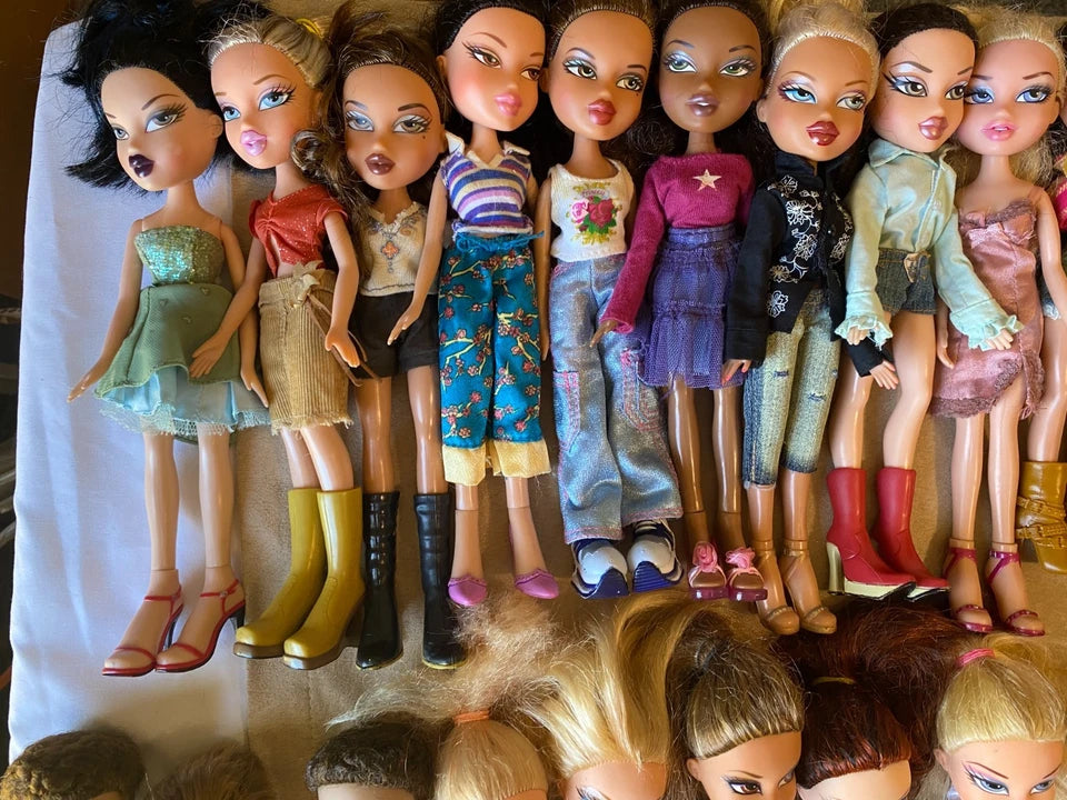 HUGE LOT BUNDLE 39 Bratz 2001 Girl Dolls 3 Bratz 2002 Boys and Tons of Clothes
