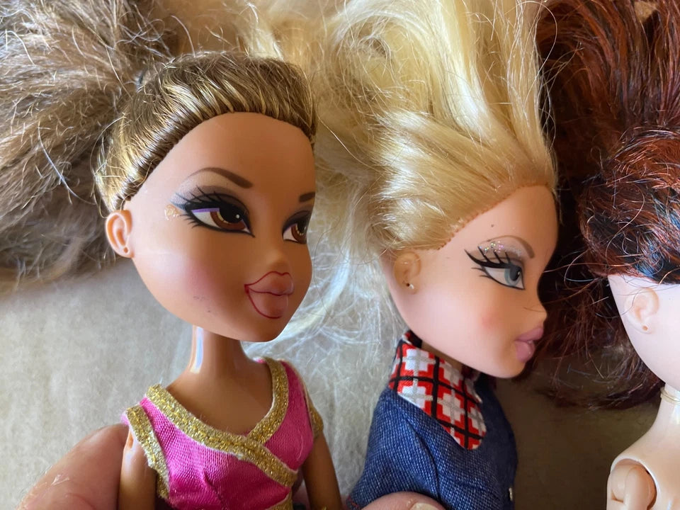 HUGE LOT BUNDLE 39 Bratz 2001 Girl Dolls 3 Bratz 2002 Boys and Tons of Clothes