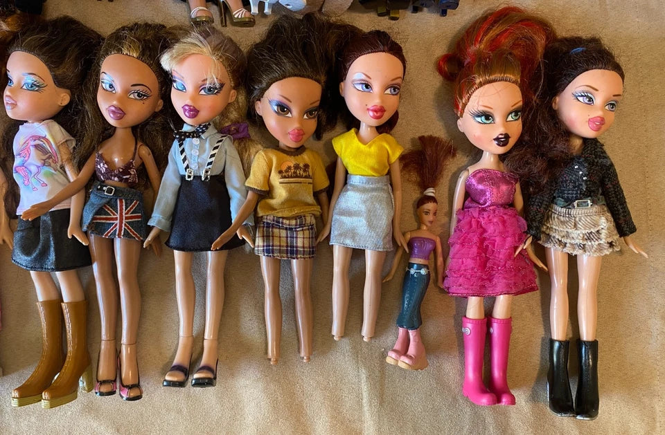 HUGE LOT BUNDLE 39 Bratz 2001 Girl Dolls 3 Bratz 2002 Boys and Tons of Clothes