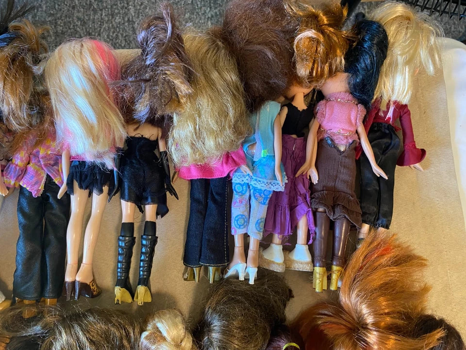 HUGE LOT BUNDLE 39 Bratz 2001 Girl Dolls 3 Bratz 2002 Boys and Tons of Clothes