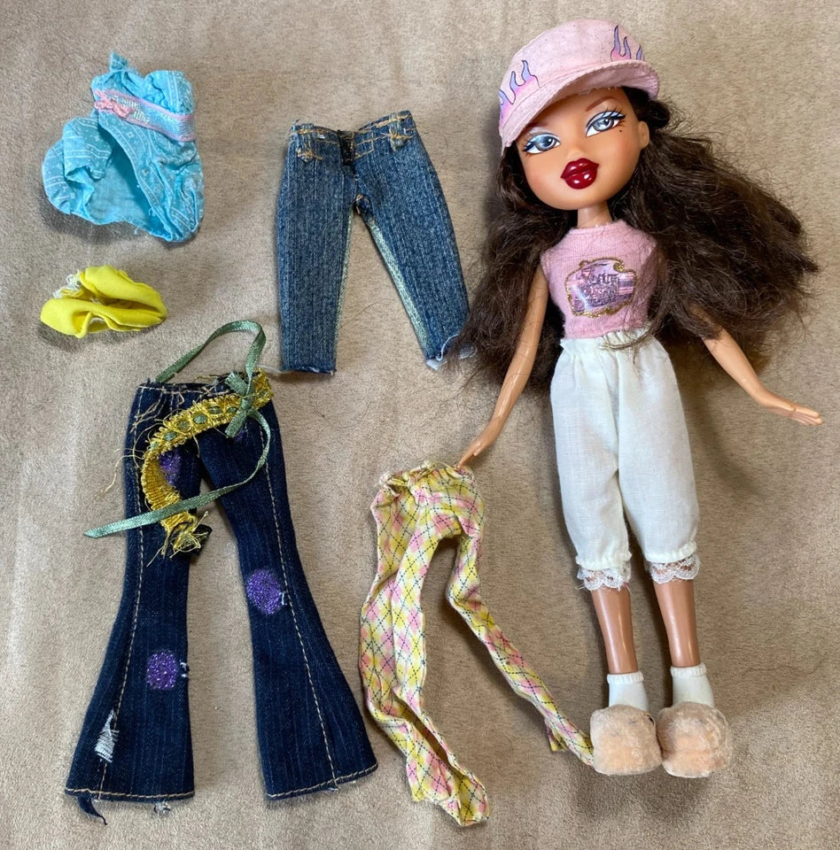 HUGE LOT BUNDLE 39 Bratz 2001 Girl Dolls 3 Bratz 2002 Boys and Tons of Clothes