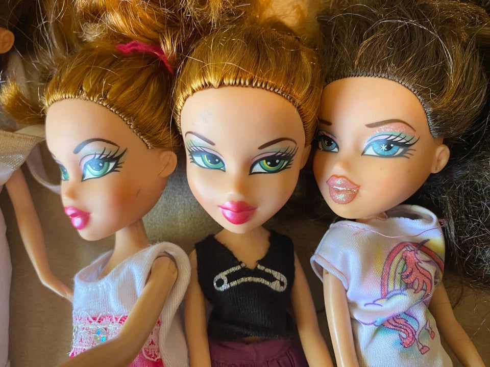 HUGE LOT BUNDLE 39 Bratz 2001 Girl Dolls 3 Bratz 2002 Boys and Tons of Clothes
