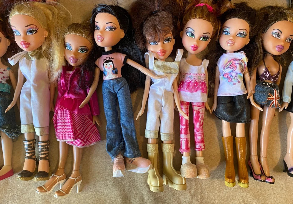 HUGE LOT BUNDLE 39 Bratz 2001 Girl Dolls 3 Bratz 2002 Boys and Tons of Clothes