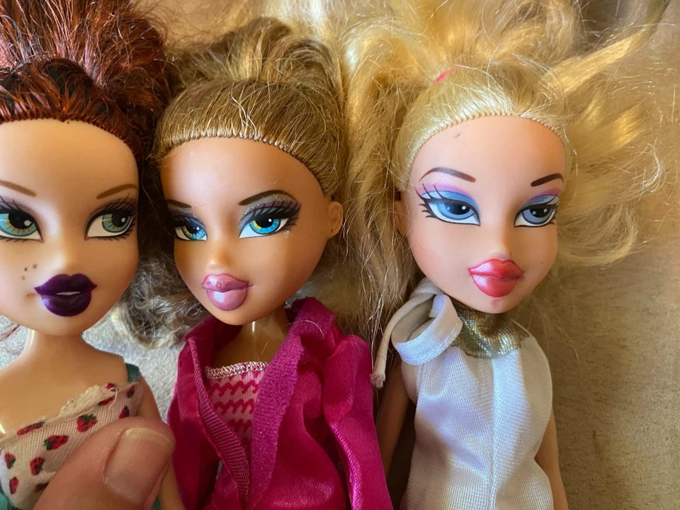 HUGE LOT BUNDLE 39 Bratz 2001 Girl Dolls 3 Bratz 2002 Boys and Tons of Clothes